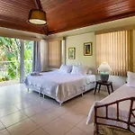 Maravilhosa Mansao Em Frente A Praia Da Ferradura Por Luxury Rentals
