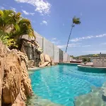 Maravilhosa Mansao Em Frente A Praia Da Ferradura Por Luxury Rentals